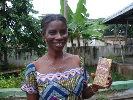 Cecelia Appianim holding a Divine chocolate bar