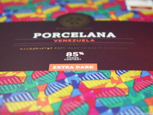 Chocolate Tree 85% Porcelana Chocolate Packaging Close-up