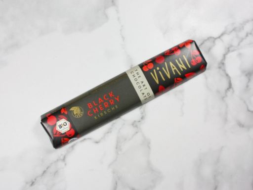 Vivani 62% Black Cherry Dark Chocolate Wrapper