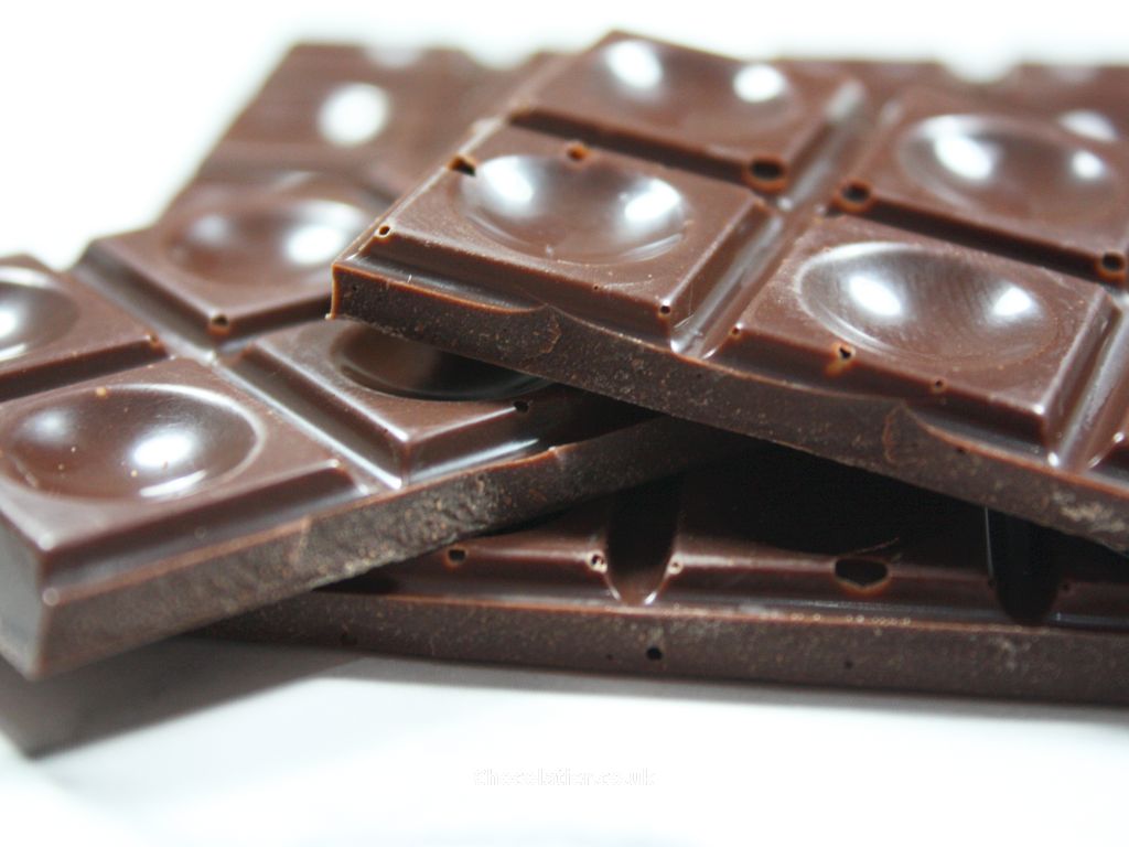Cacoa Elora 70% St Vincent & The Grenadines Dark Chocolate Bar Close Up
