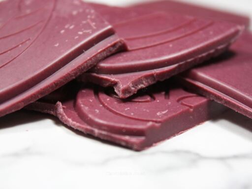 Seed Chocolate Vegan 40% Hibiscus White Chocolate Bar Pieces