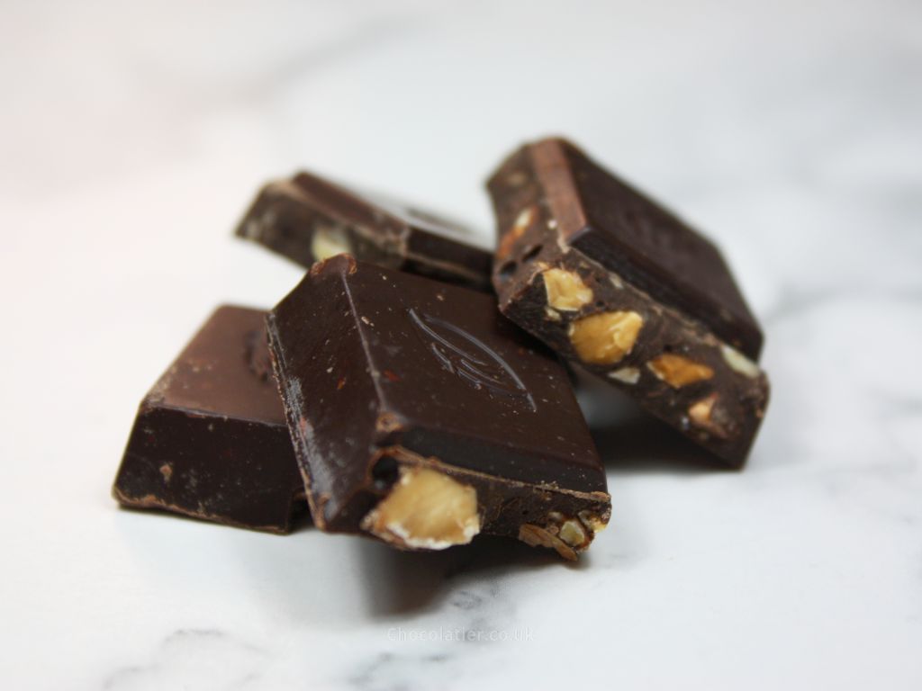 Willie's Cacao Almendra Dark Chocolate with Roasted Almonds Bar Pieces