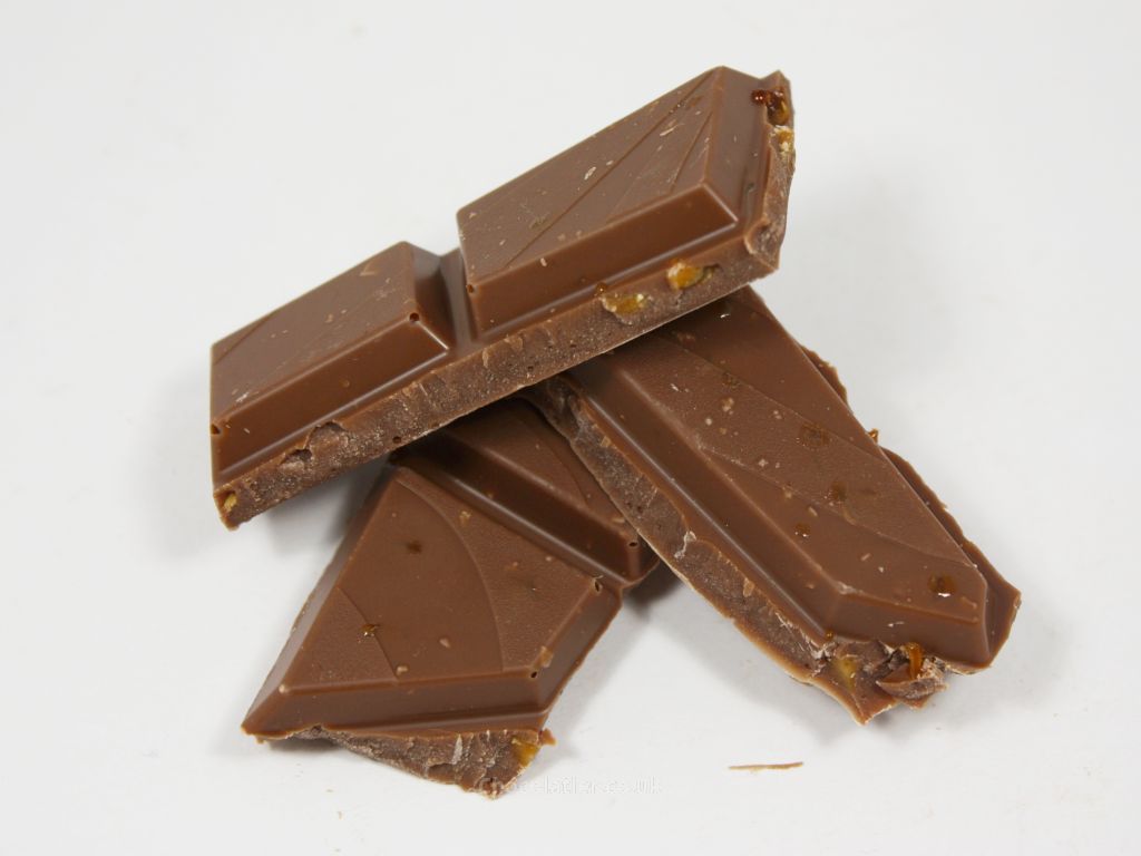 Lidl Fin Carré Way To Go! Caramelised Almonds & Sea Salt Milk Chocolate Pieces